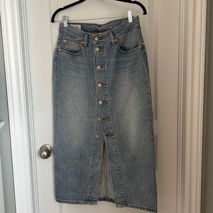 Brand new Levi’s denim button long skirt - size 27
